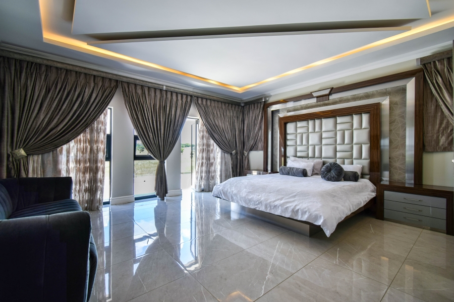 5 Bedroom Property for Sale in Copperleaf Estate Gauteng