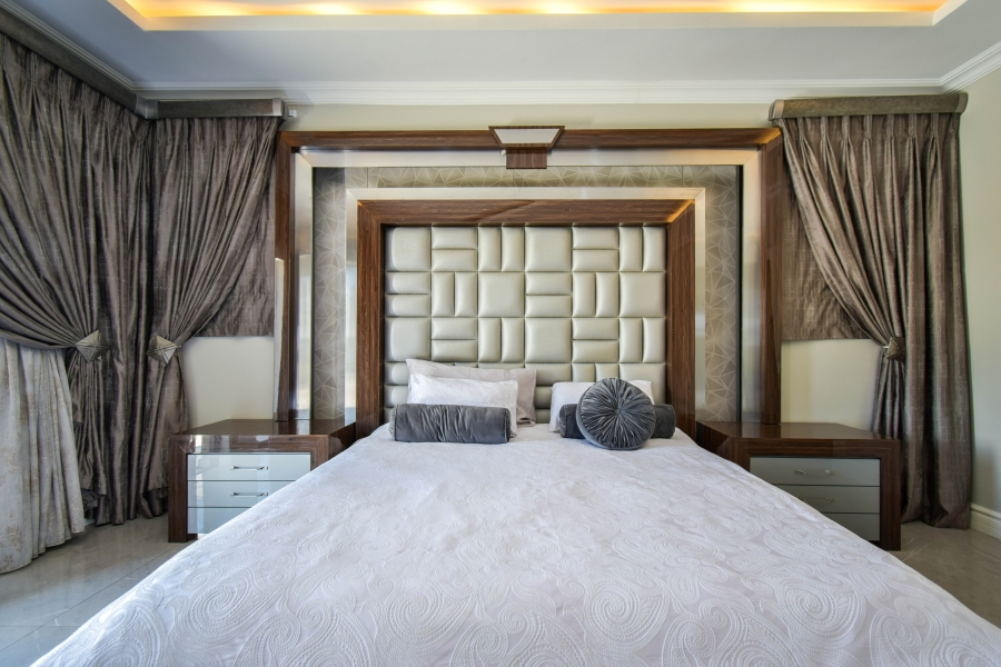 5 Bedroom Property for Sale in Copperleaf Estate Gauteng