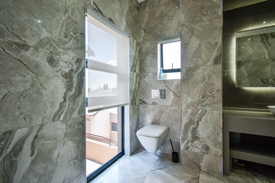 5 Bedroom Property for Sale in Copperleaf Estate Gauteng