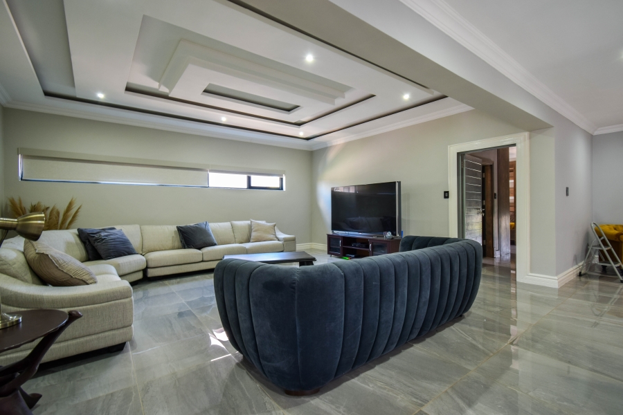 5 Bedroom Property for Sale in Copperleaf Estate Gauteng