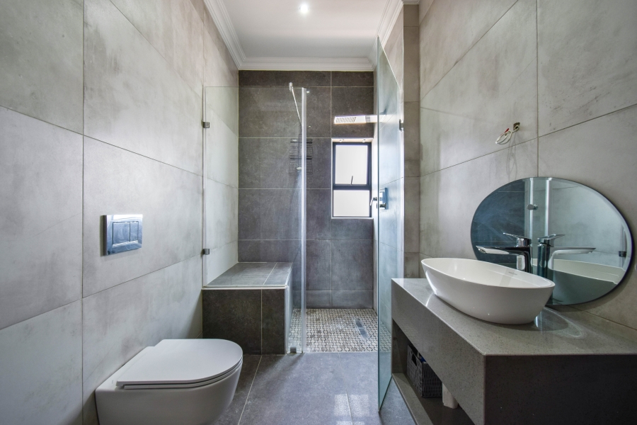 5 Bedroom Property for Sale in Copperleaf Estate Gauteng