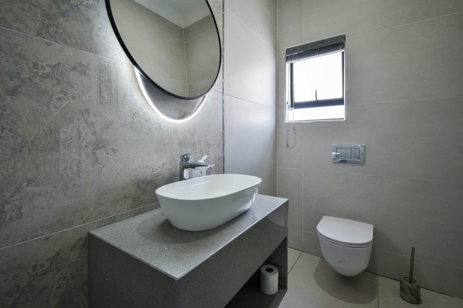 5 Bedroom Property for Sale in Copperleaf Estate Gauteng