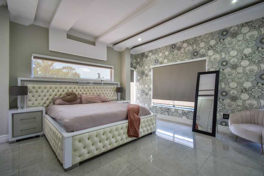 5 Bedroom Property for Sale in Copperleaf Estate Gauteng