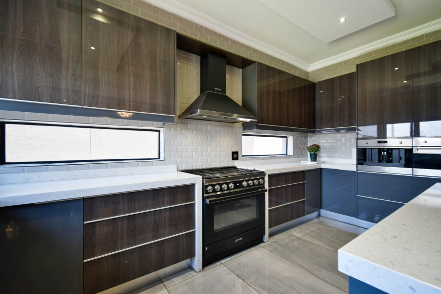 5 Bedroom Property for Sale in Copperleaf Estate Gauteng