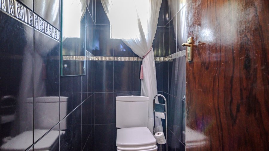 5 Bedroom Property for Sale in Dalview Gauteng