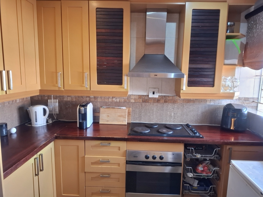 2 Bedroom Property for Sale in Greenhills Gauteng