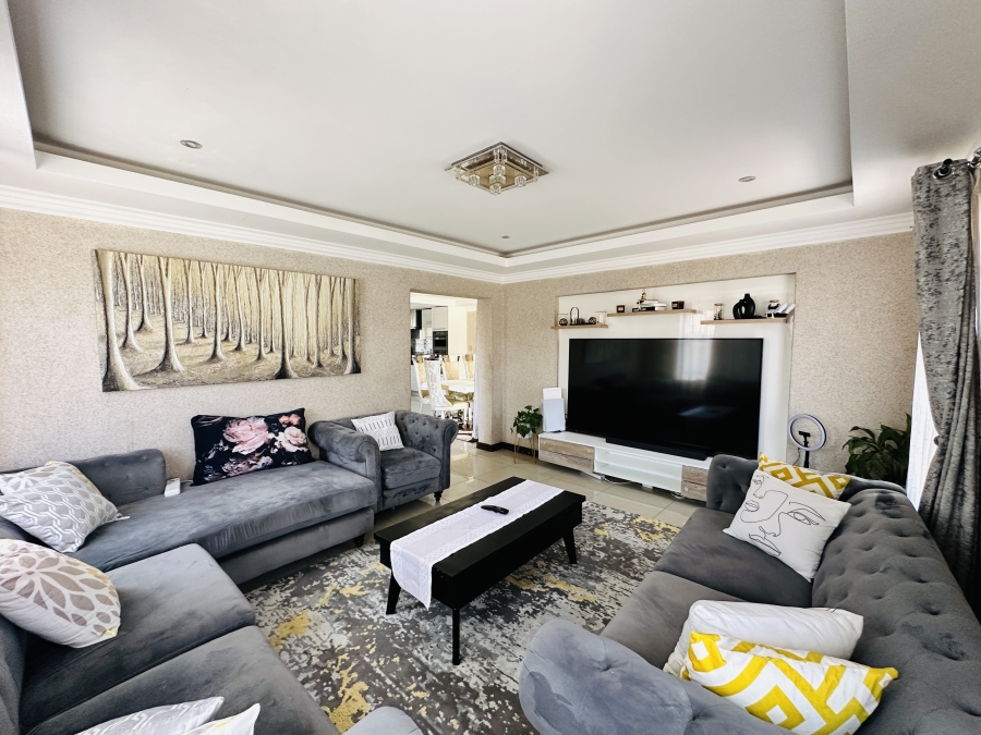 4 Bedroom Property for Sale in Meredale Gauteng