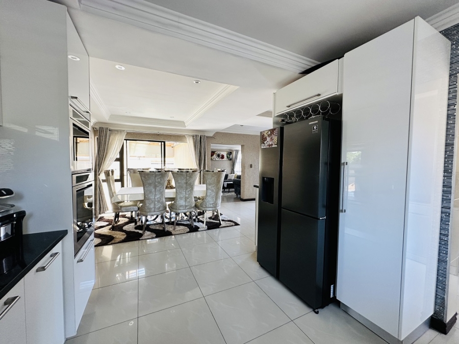 4 Bedroom Property for Sale in Meredale Gauteng