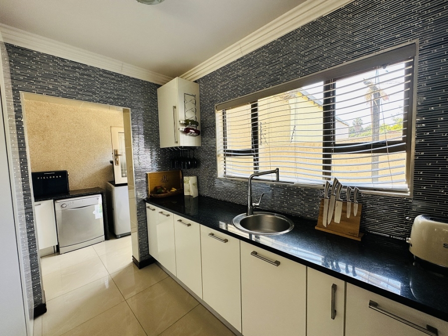 4 Bedroom Property for Sale in Meredale Gauteng