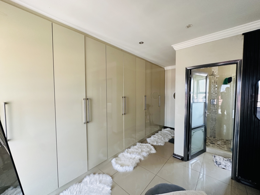 4 Bedroom Property for Sale in Meredale Gauteng