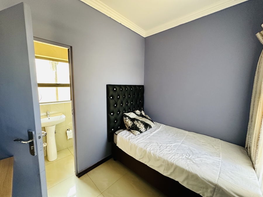 4 Bedroom Property for Sale in Meredale Gauteng