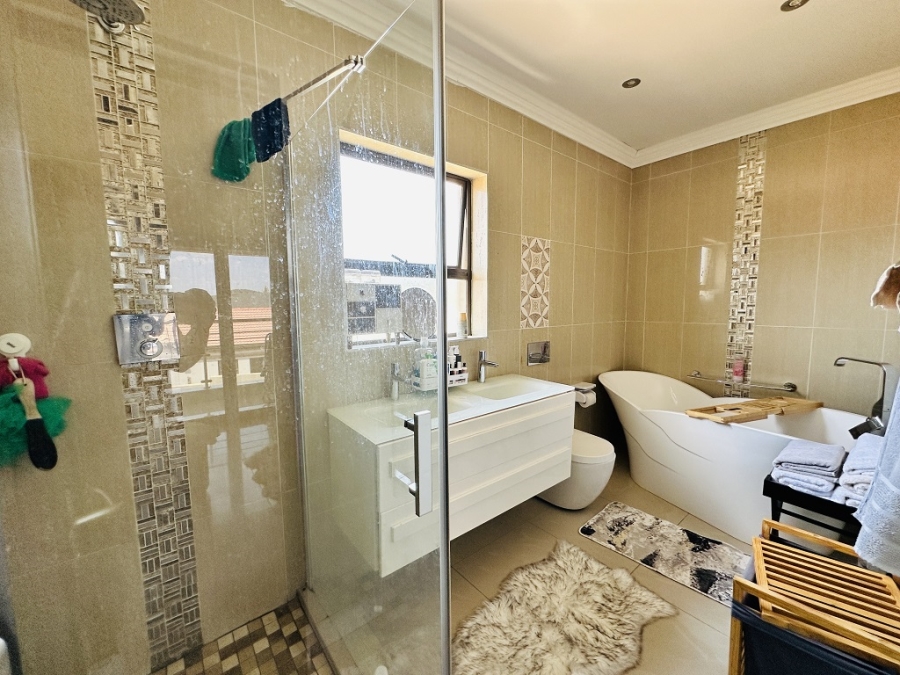 4 Bedroom Property for Sale in Meredale Gauteng