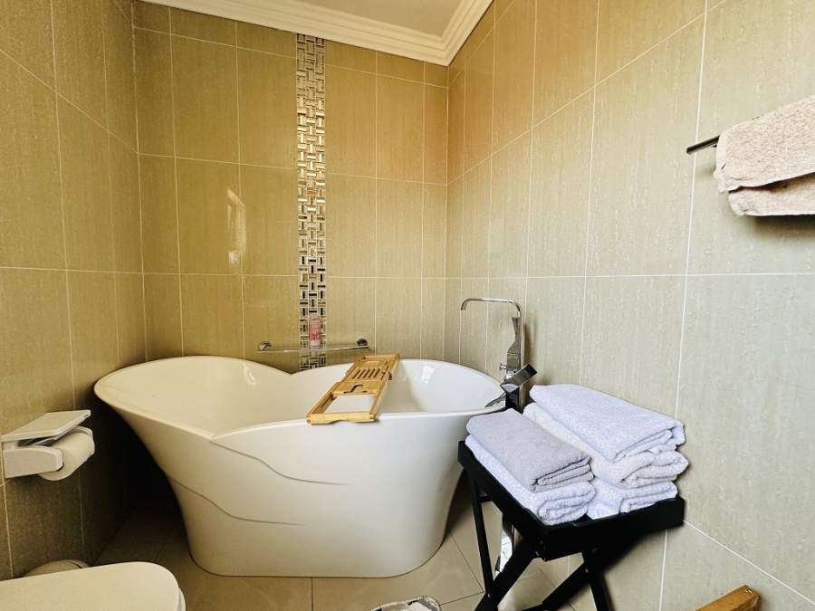 4 Bedroom Property for Sale in Meredale Gauteng