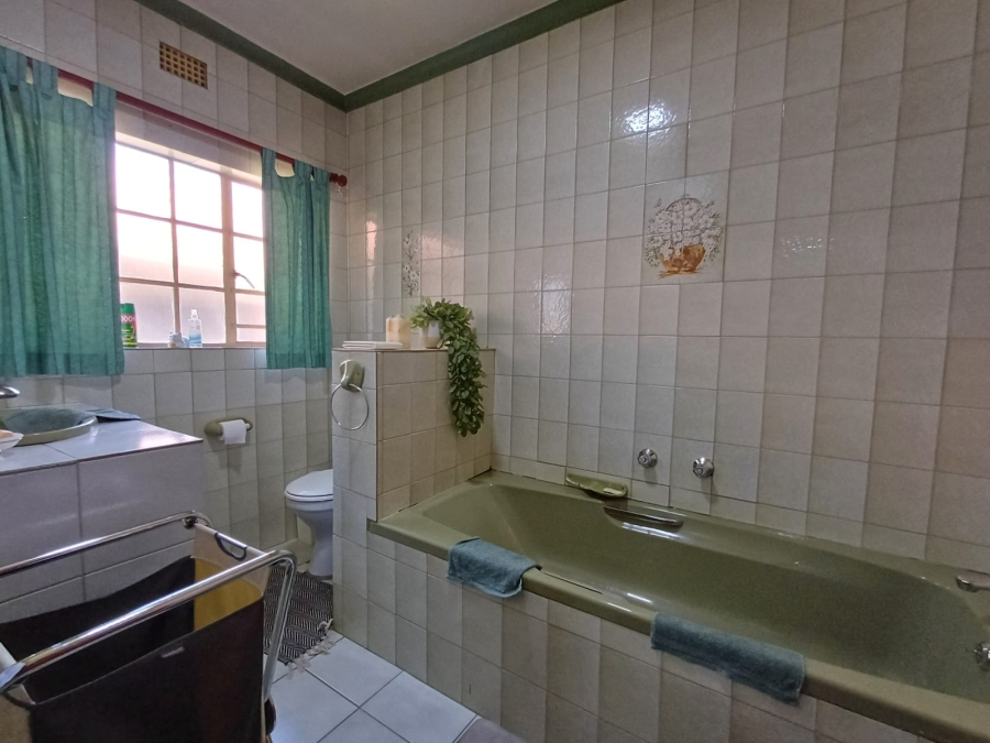 3 Bedroom Property for Sale in Sonneveld Gauteng