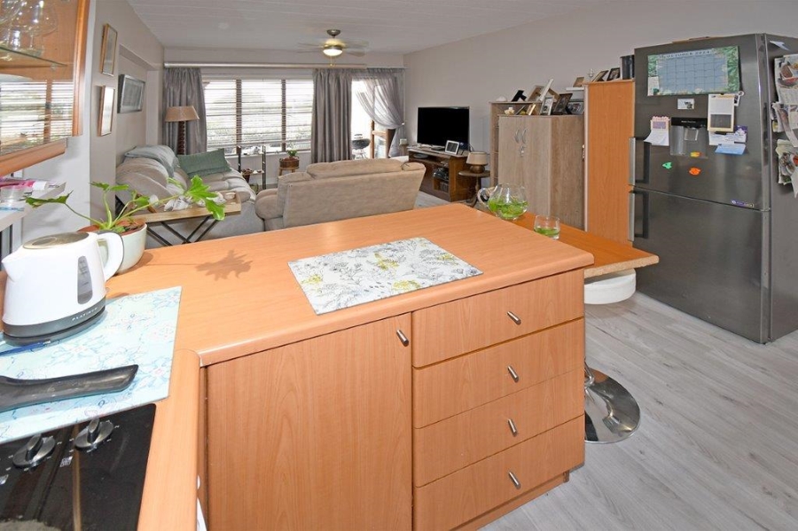 To Let 1 Bedroom Property for Rent in Hurlingham Gauteng