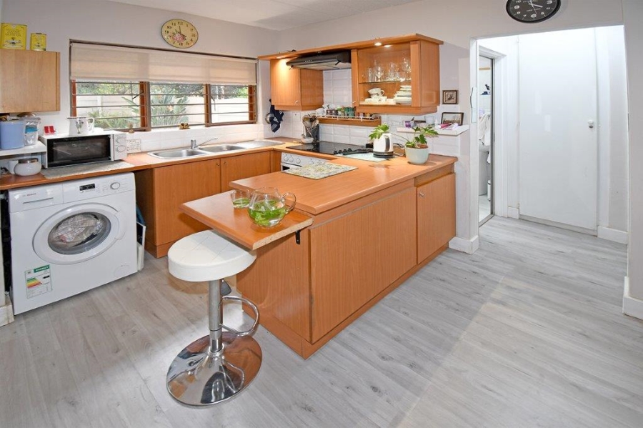 To Let 1 Bedroom Property for Rent in Hurlingham Gauteng