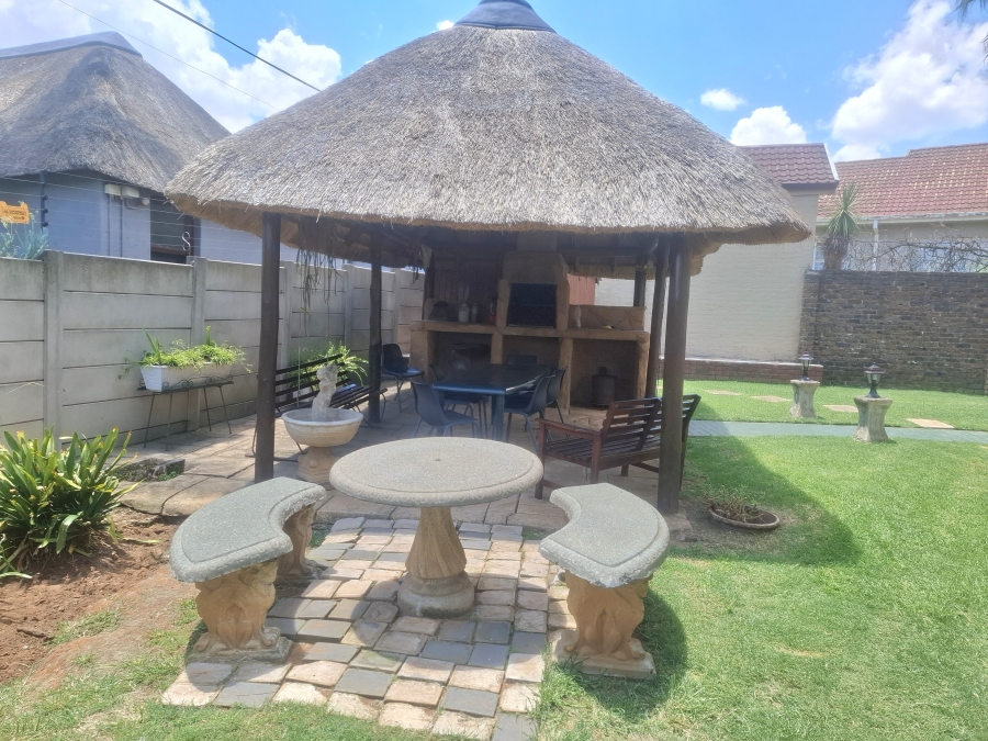 4 Bedroom Property for Sale in Greenhills Gauteng