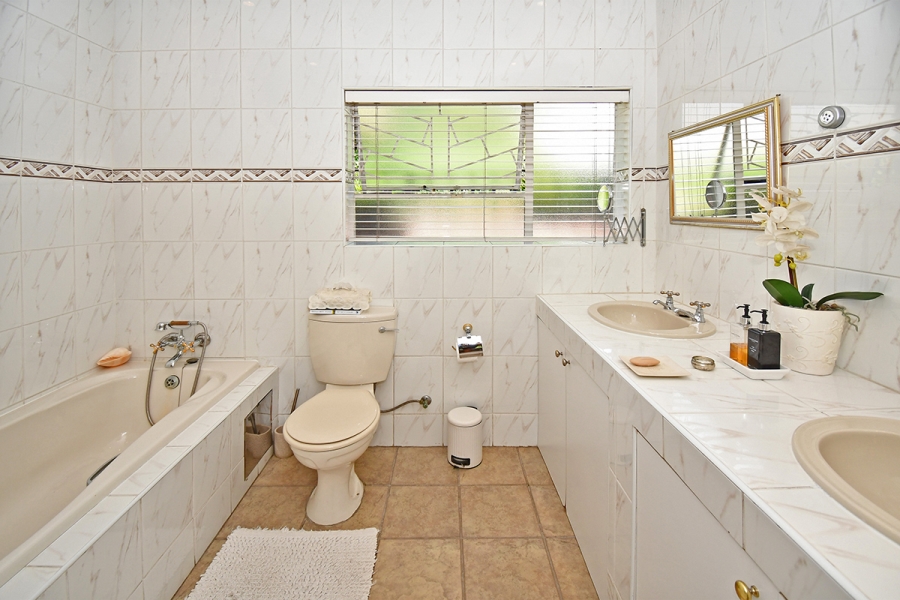 4 Bedroom Property for Sale in Glenhazel Gauteng