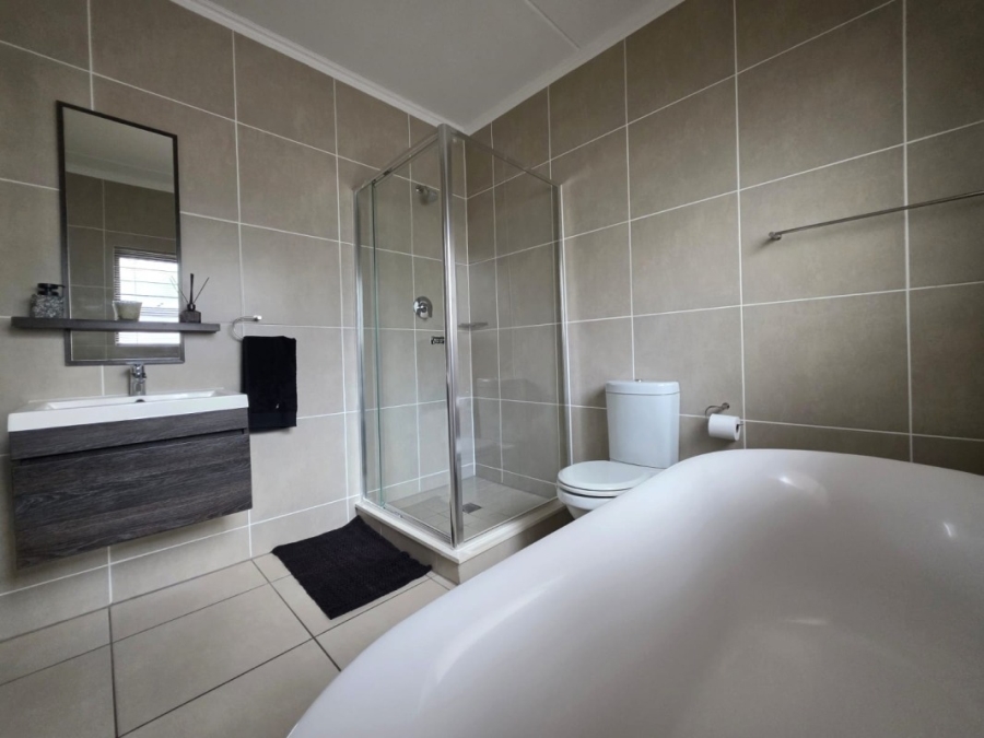 3 Bedroom Property for Sale in Greenstone Hill Gauteng