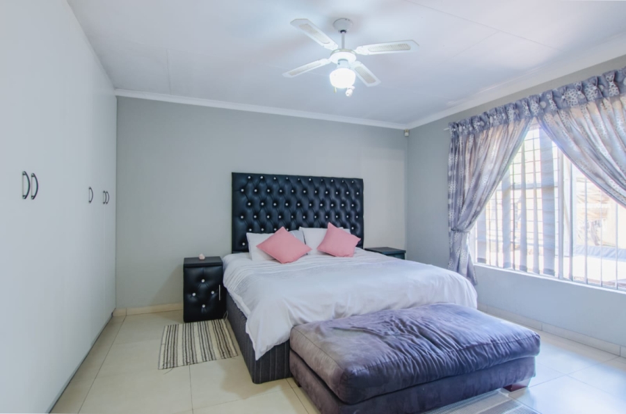 5 Bedroom Property for Sale in Eden Glen Gauteng