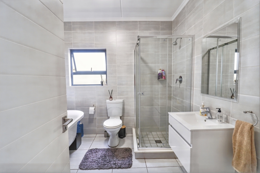 2 Bedroom Property for Sale in Waterfall Gauteng