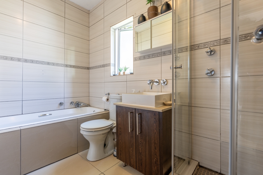 1 Bedroom Property for Sale in Broadacres Gauteng