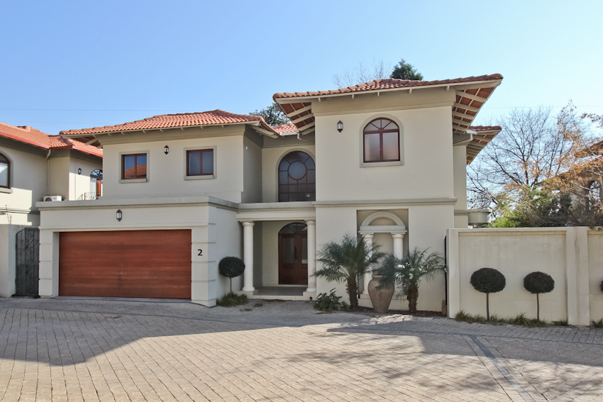 To Let 4 Bedroom Property for Rent in Sandown Gauteng