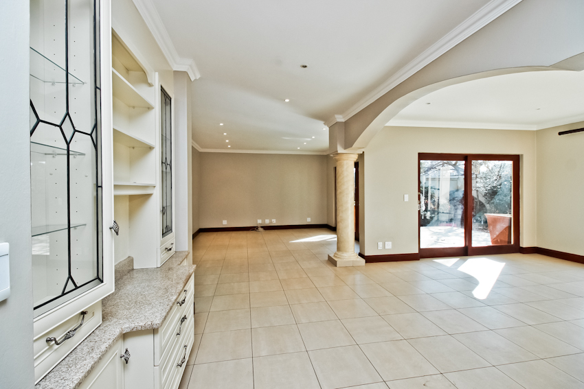 To Let 4 Bedroom Property for Rent in Sandown Gauteng