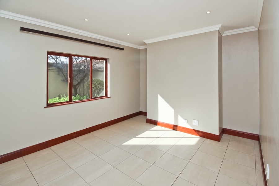 To Let 4 Bedroom Property for Rent in Sandown Gauteng