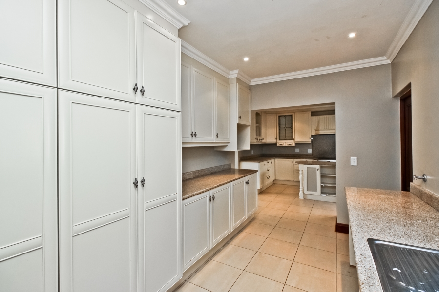 To Let 4 Bedroom Property for Rent in Sandown Gauteng