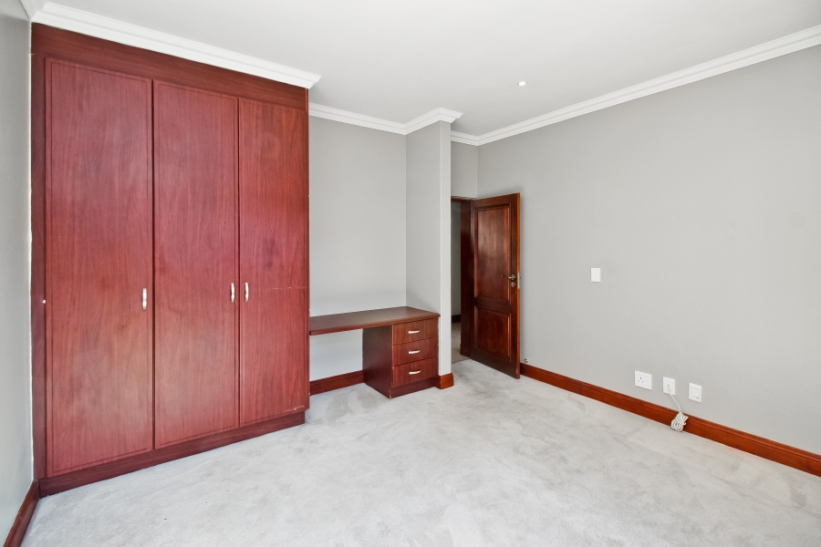 To Let 4 Bedroom Property for Rent in Sandown Gauteng
