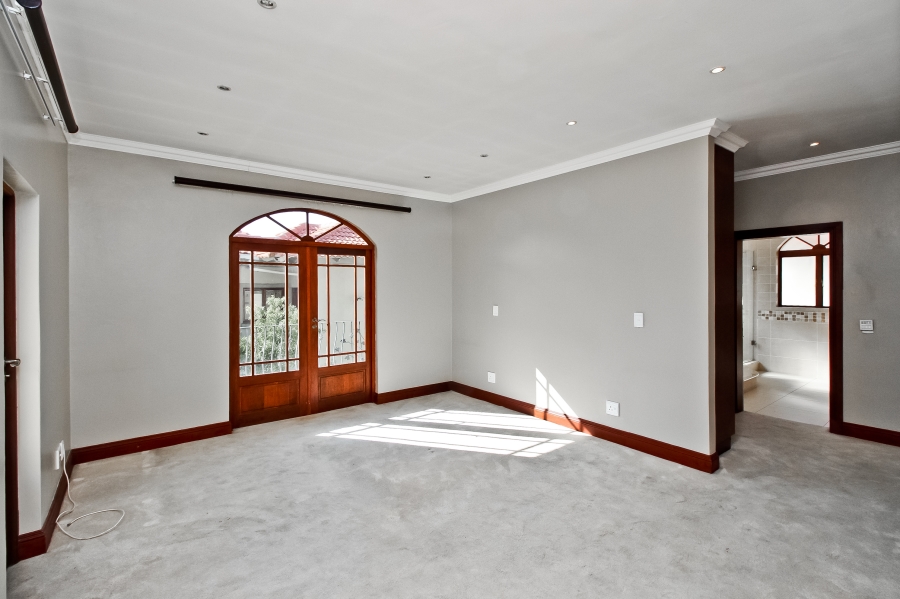 To Let 4 Bedroom Property for Rent in Sandown Gauteng