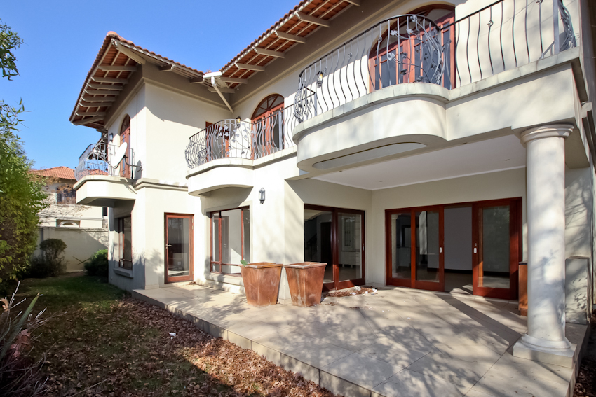 To Let 4 Bedroom Property for Rent in Sandown Gauteng