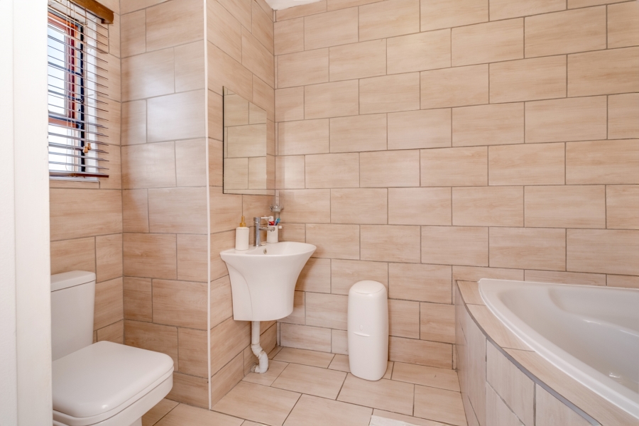 2 Bedroom Property for Sale in Lonehill Gauteng