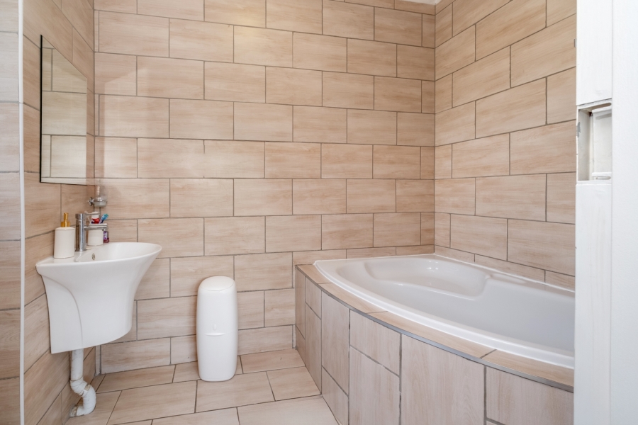 2 Bedroom Property for Sale in Lonehill Gauteng