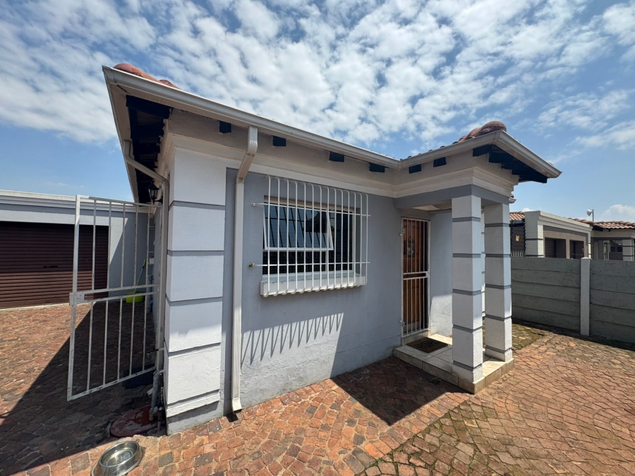To Let 3 Bedroom Property for Rent in Denneoord Gauteng