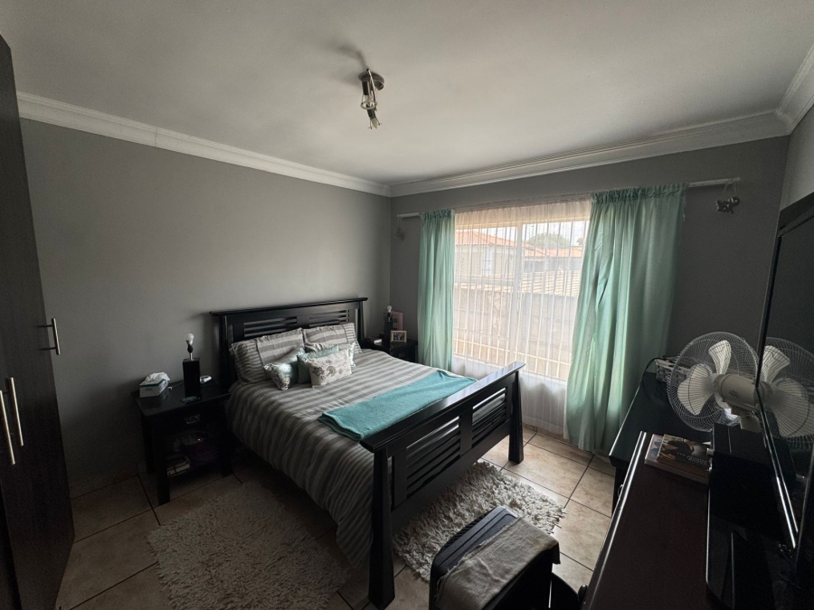 To Let 3 Bedroom Property for Rent in Denneoord Gauteng