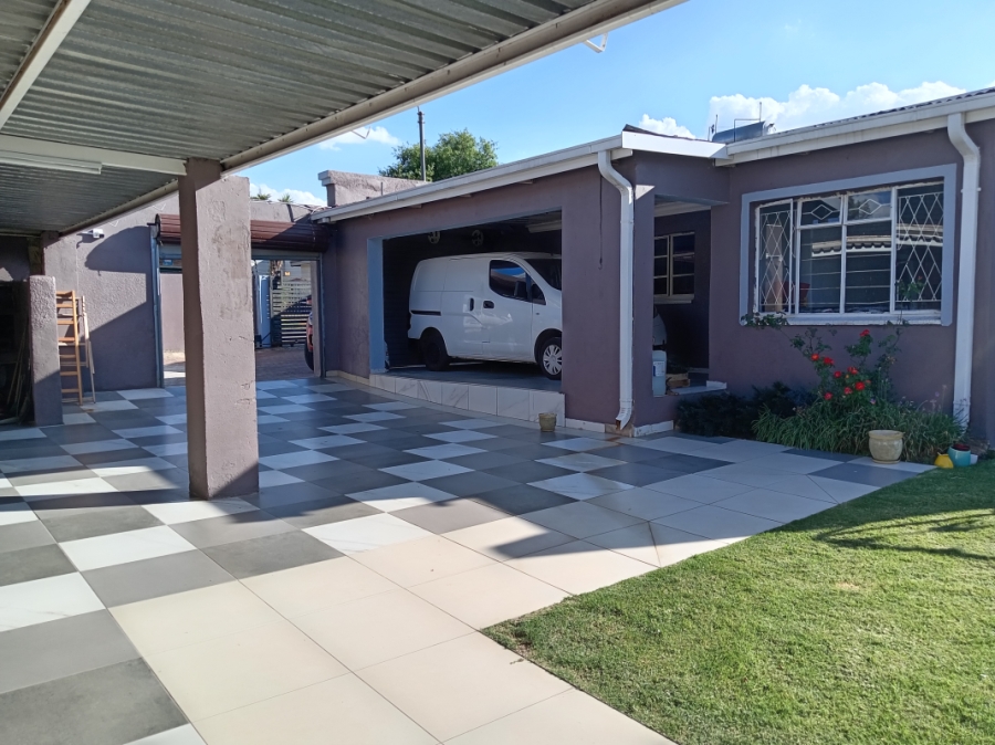3 Bedroom Property for Sale in Edenvale Central Gauteng