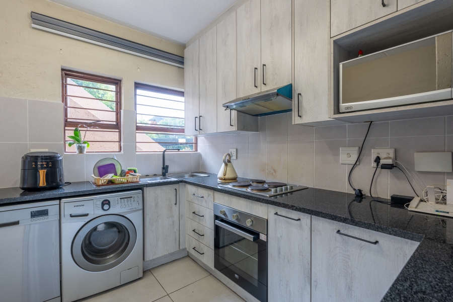 2 Bedroom Property for Sale in Sunninghill Gauteng