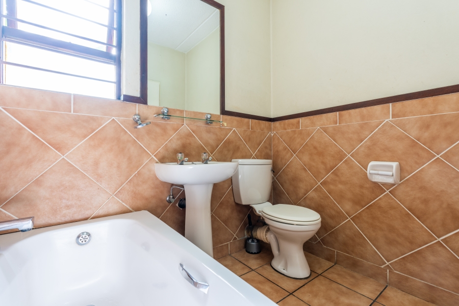 2 Bedroom Property for Sale in Sunninghill Gauteng