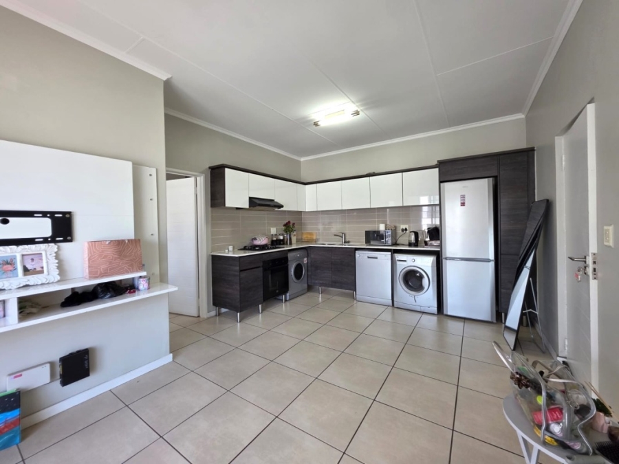 1 Bedroom Property for Sale in Greenstone Hill Gauteng