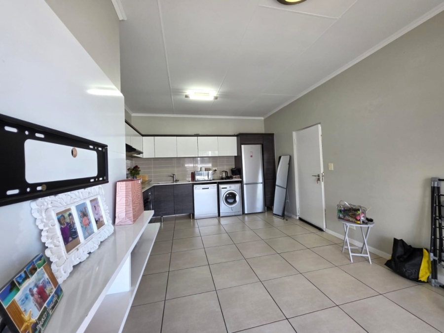 1 Bedroom Property for Sale in Greenstone Hill Gauteng