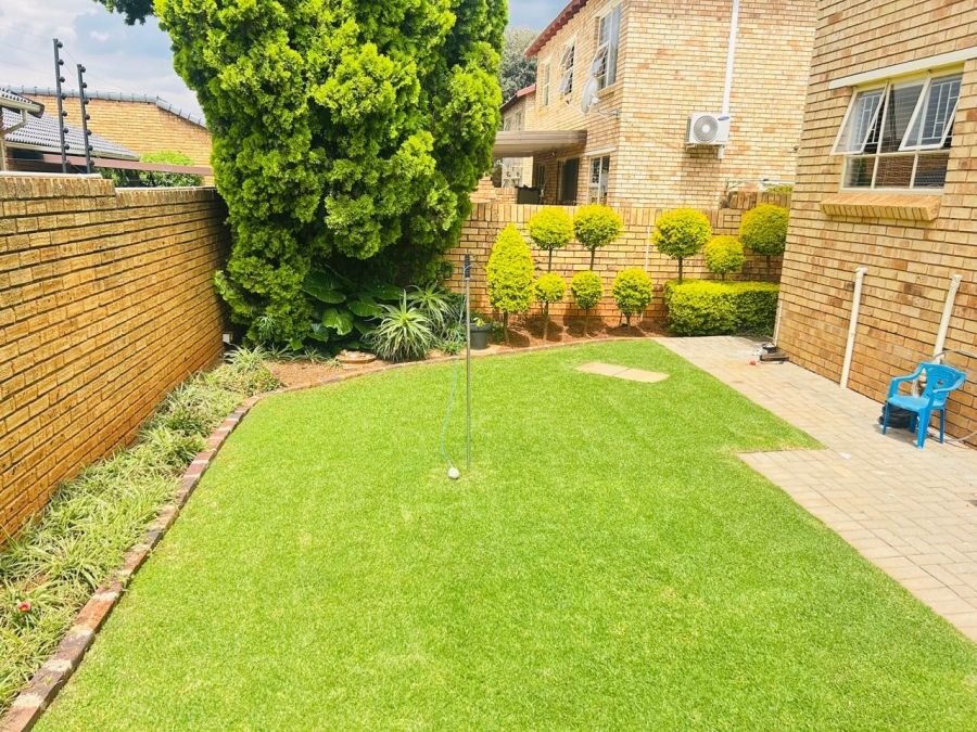 To Let 3 Bedroom Property for Rent in Allens Nek Gauteng