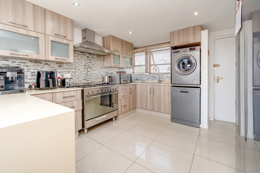 2 Bedroom Property for Sale in Strathavon Gauteng