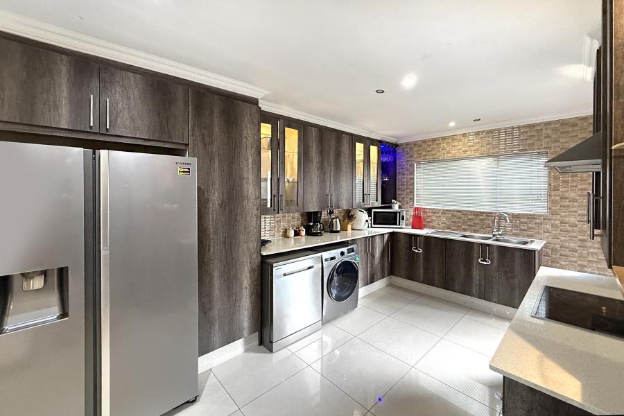 3 Bedroom Property for Sale in Noordwyk Gauteng