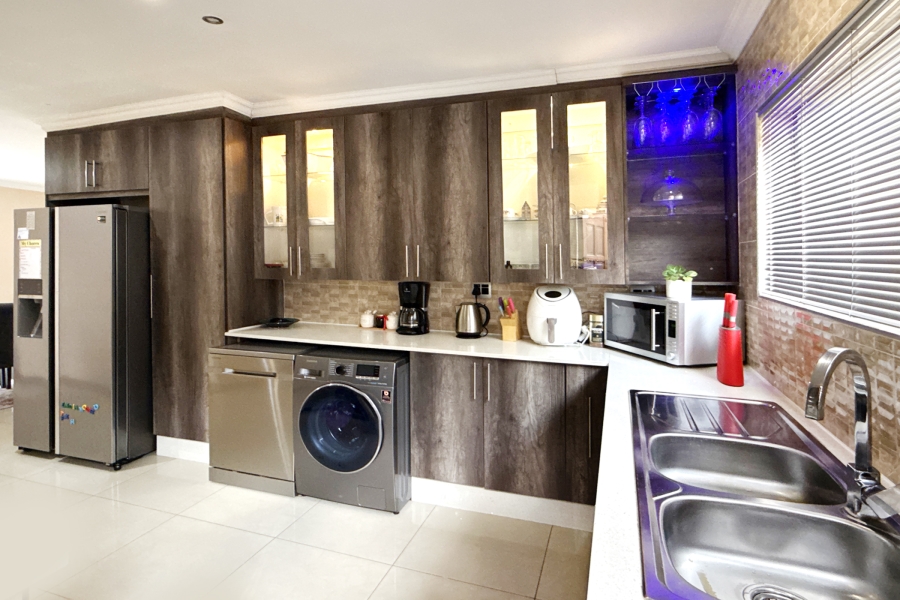 3 Bedroom Property for Sale in Noordwyk Gauteng