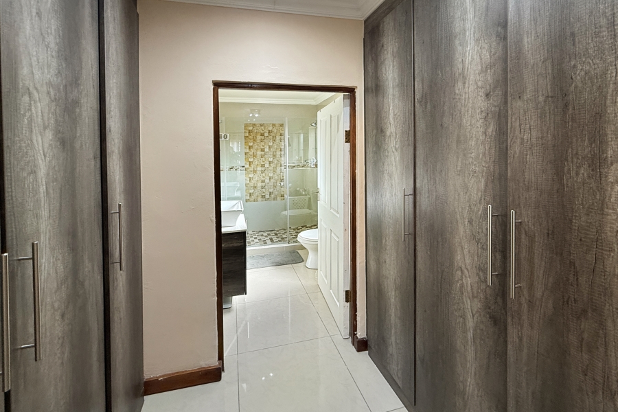 3 Bedroom Property for Sale in Noordwyk Gauteng