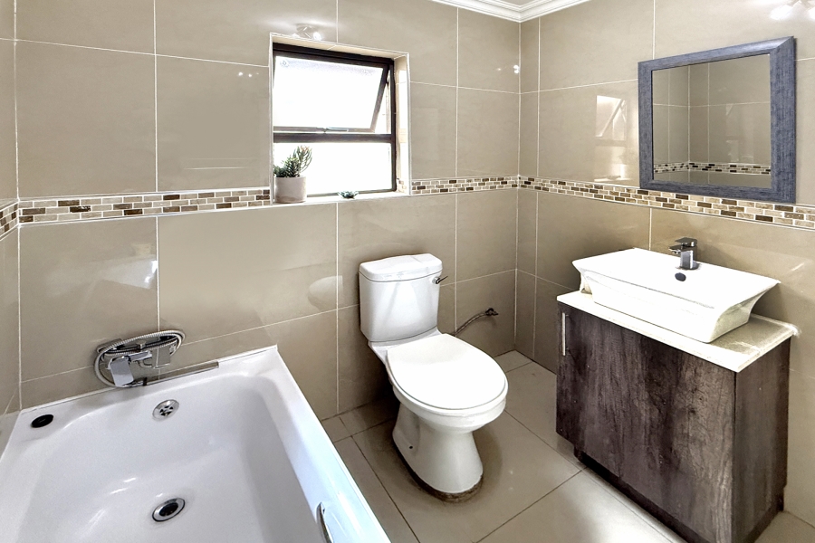 3 Bedroom Property for Sale in Noordwyk Gauteng