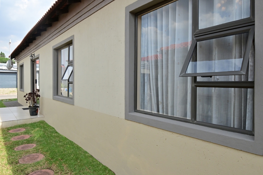 3 Bedroom Property for Sale in Noordwyk Gauteng
