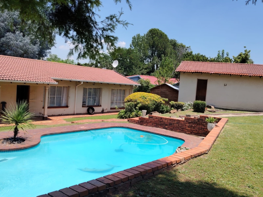 4 Bedroom Property for Sale in Vorna Valley Gauteng